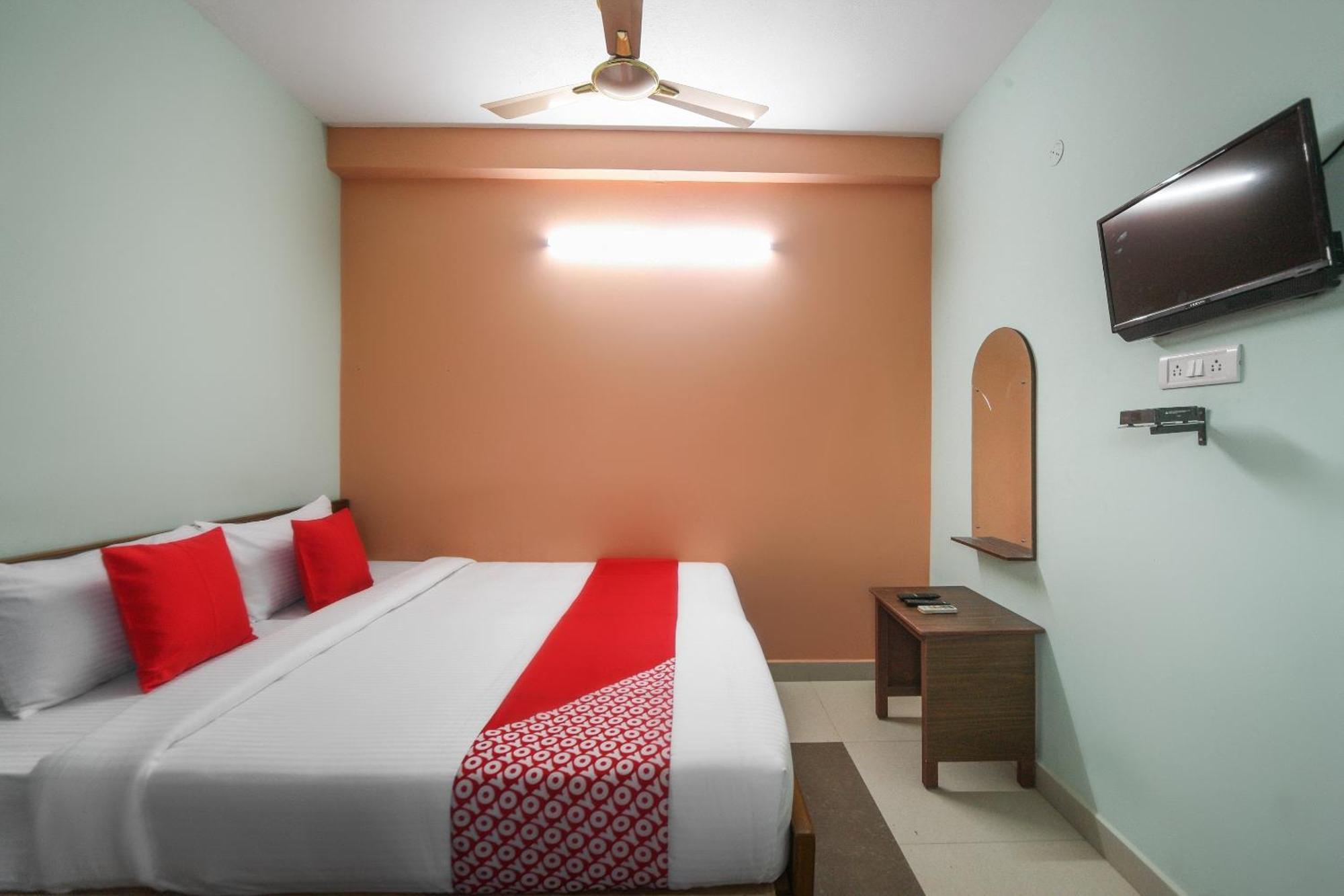 Oyo Modern Guest House Chennai Extérieur photo