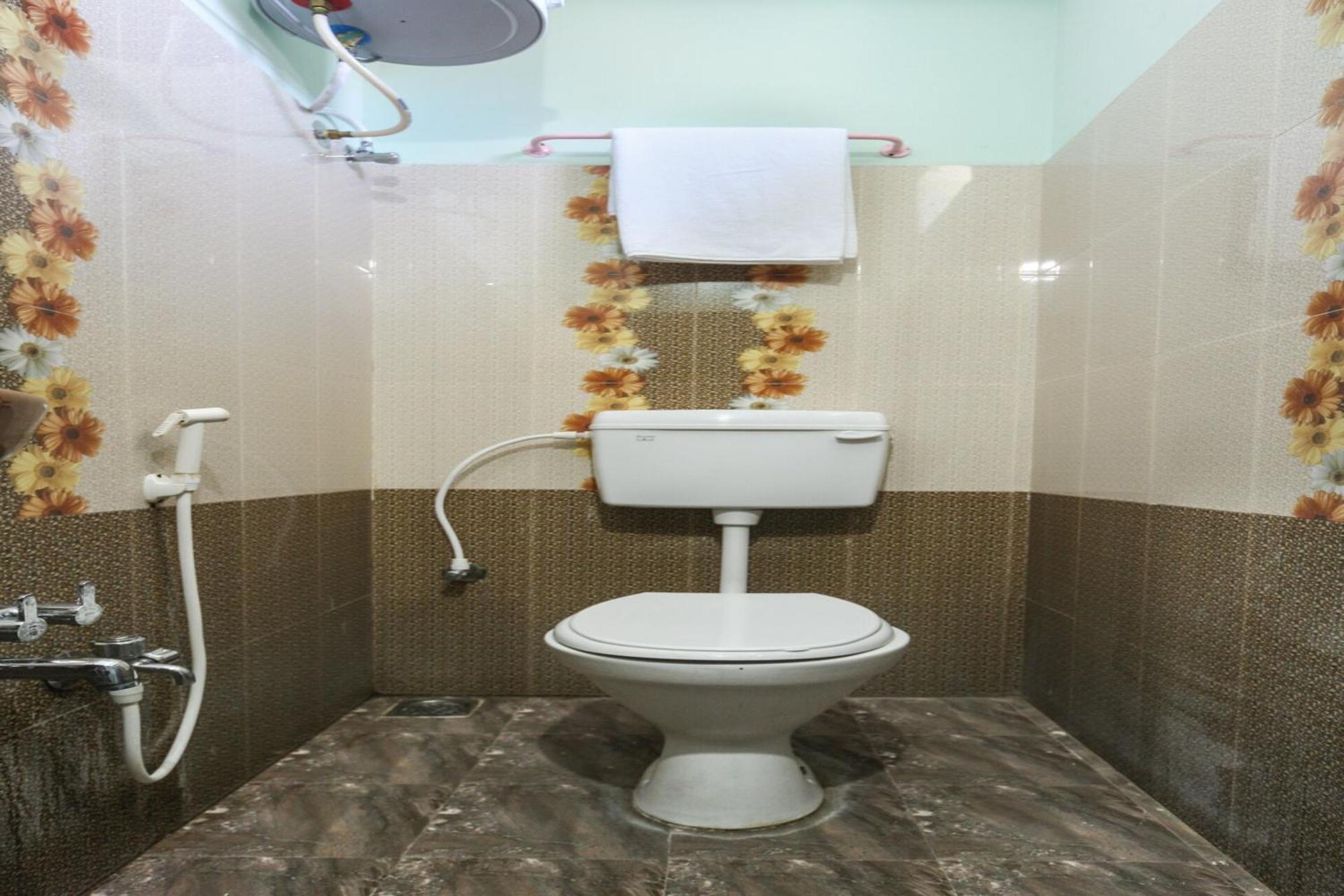 Oyo Modern Guest House Chennai Extérieur photo