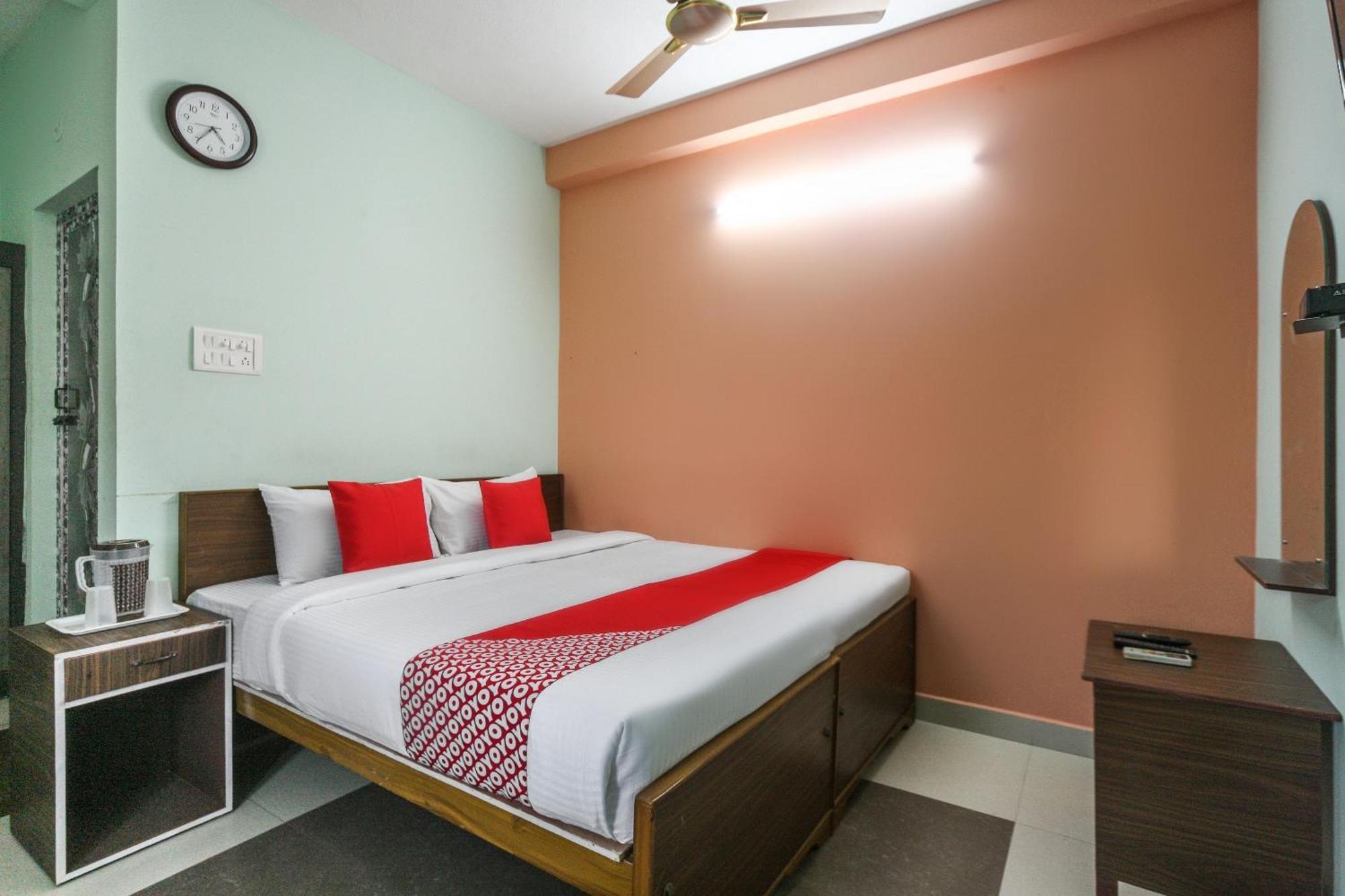 Oyo Modern Guest House Chennai Extérieur photo